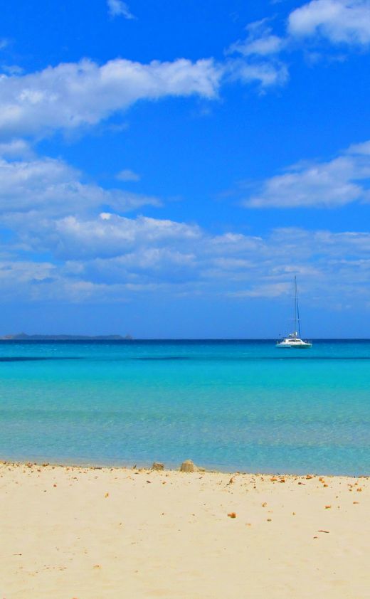 Scopri la tranquillità e la bellezza naturale di Caletta sul Mare.